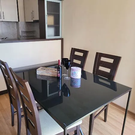 2 Bedrooms Διαμέρισμα *